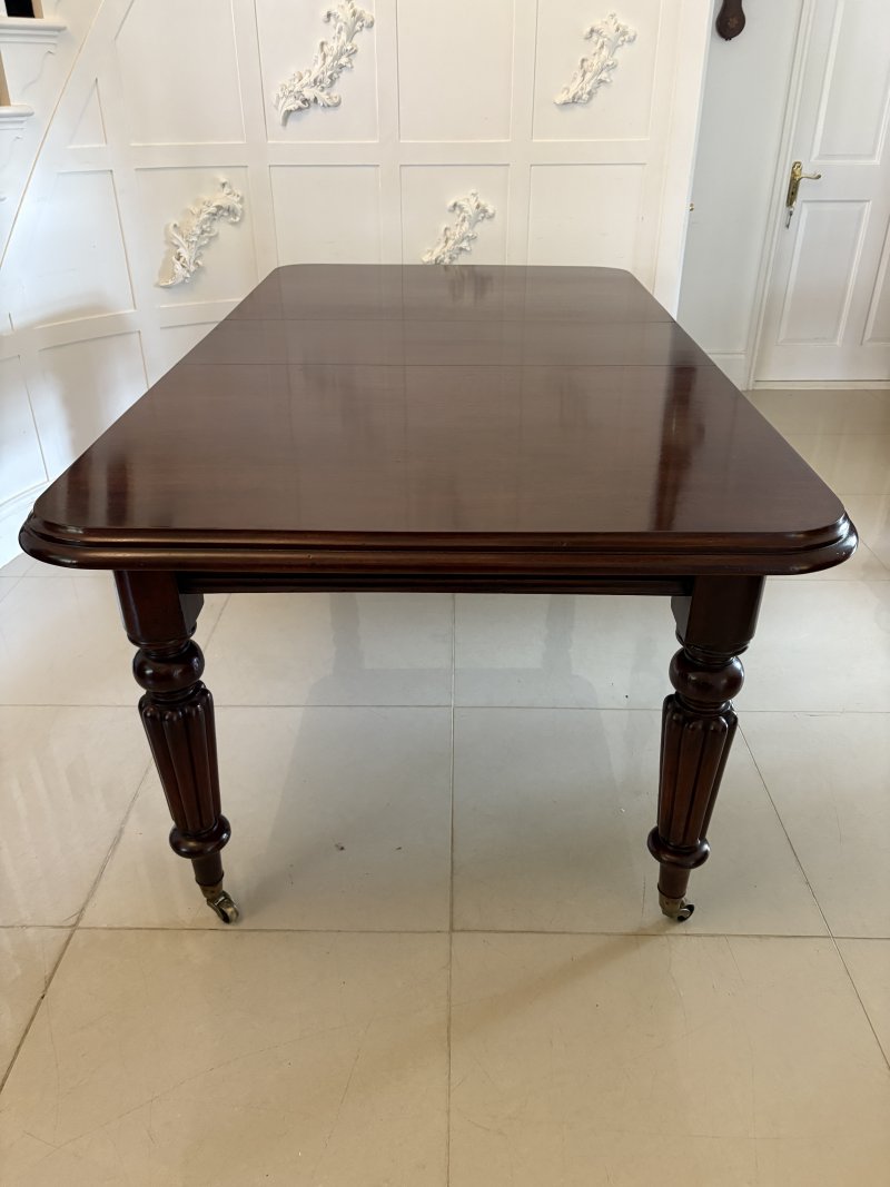 Superb Quality 8 Seater Antique Victorian Figured Mahogany Extending Dining Table - Image 2